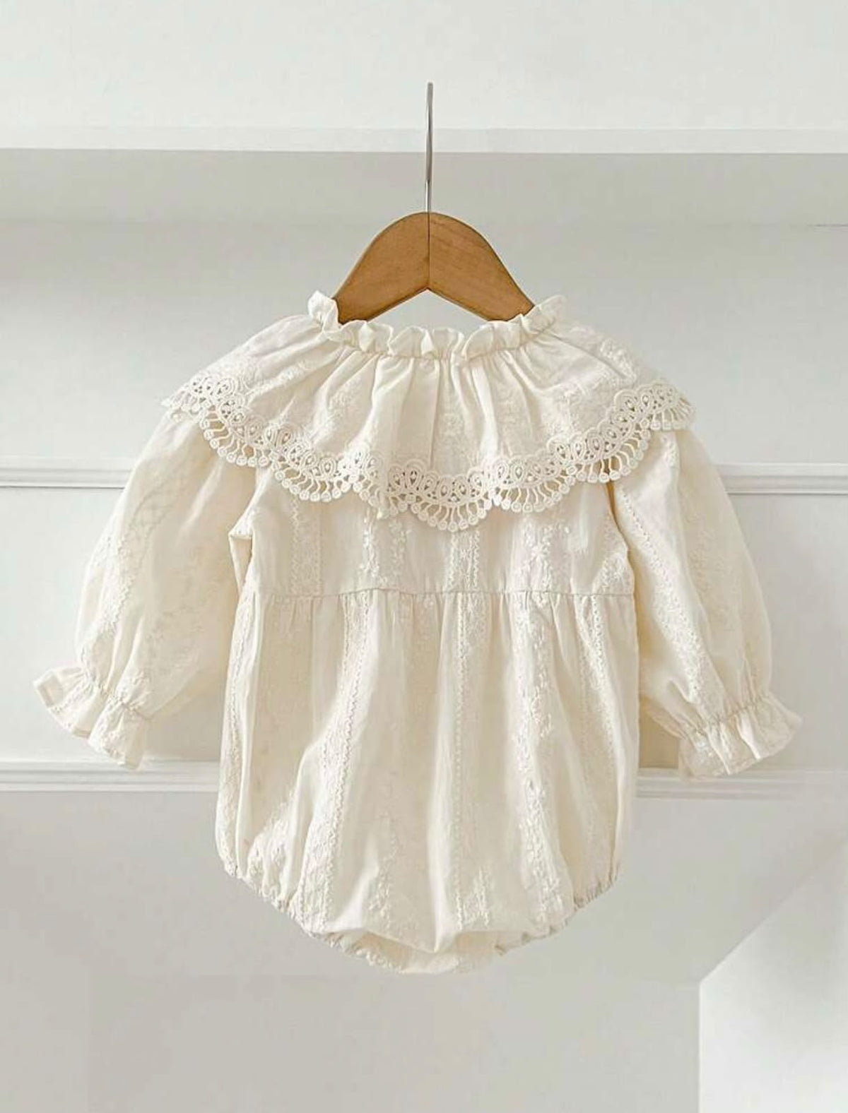 Cream Lace Collar Long Sleeve Bodysuit